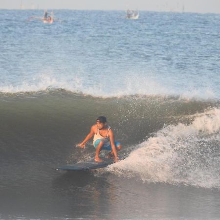 The Point Surfcamp Bali Hotel Pulukan Buitenkant foto