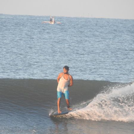 The Point Surfcamp Bali Hotel Pulukan Buitenkant foto