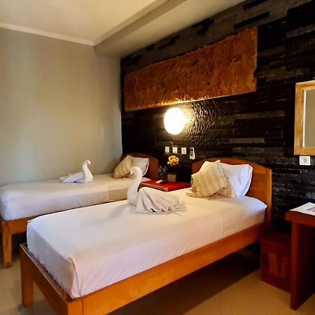 The Point Surfcamp Bali Hotel Pulukan Buitenkant foto