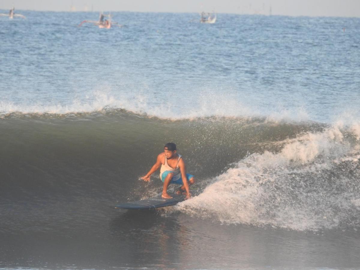 The Point Surfcamp Bali Hotel Pulukan Buitenkant foto