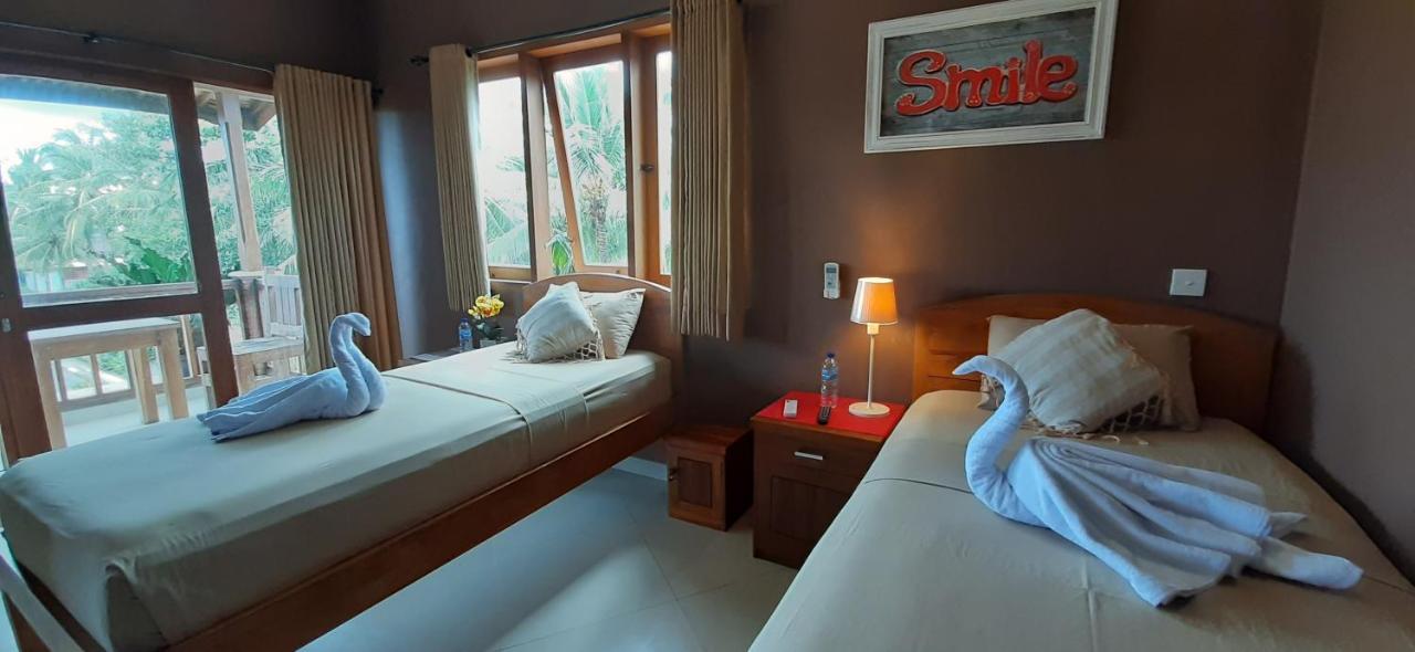 The Point Surfcamp Bali Hotel Pulukan Buitenkant foto
