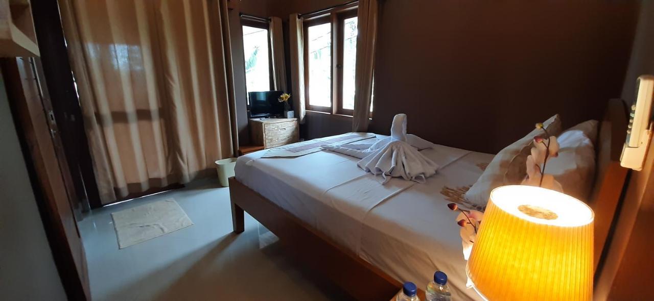 The Point Surfcamp Bali Hotel Pulukan Buitenkant foto
