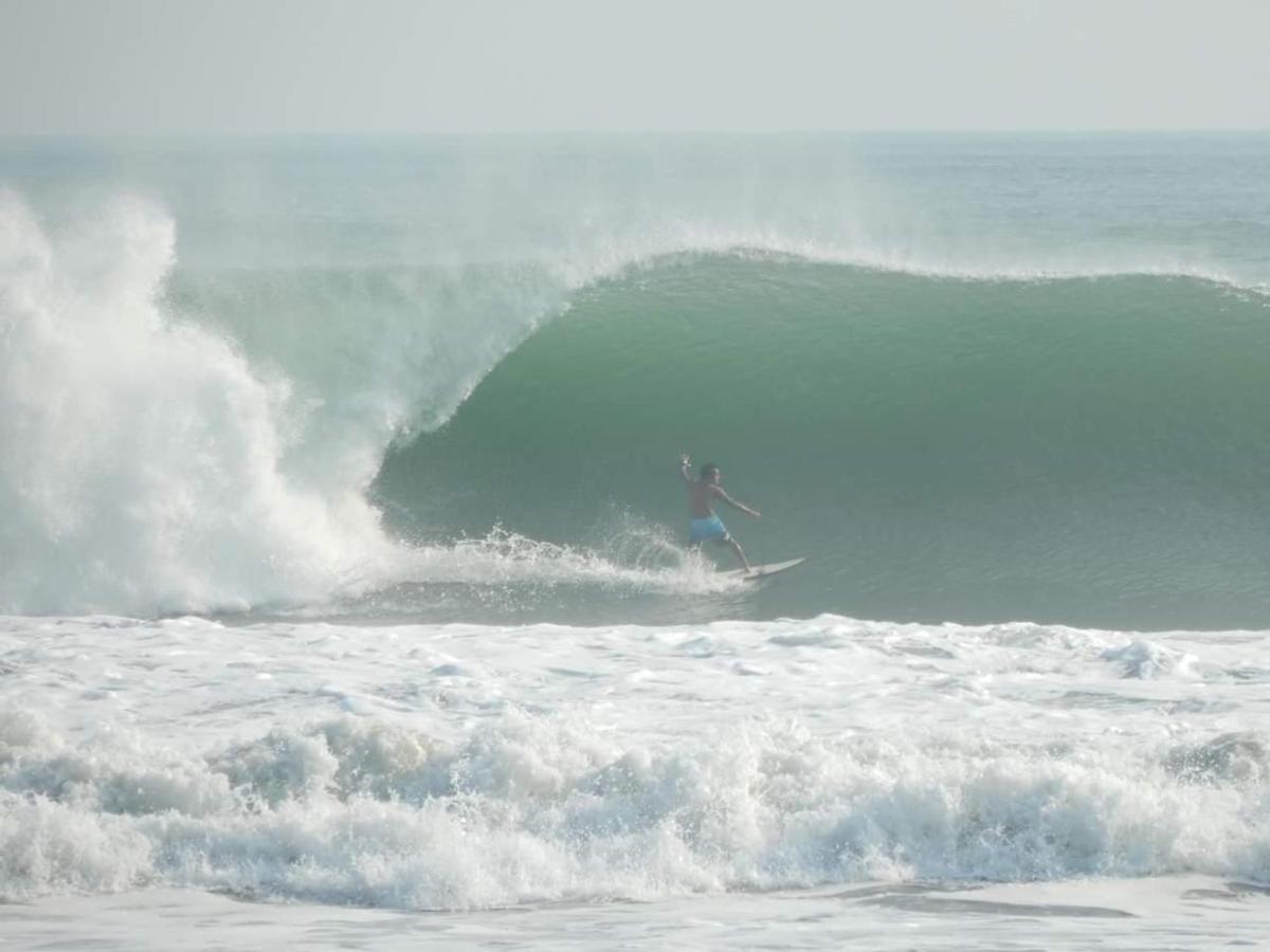 The Point Surfcamp Bali Hotel Pulukan Buitenkant foto