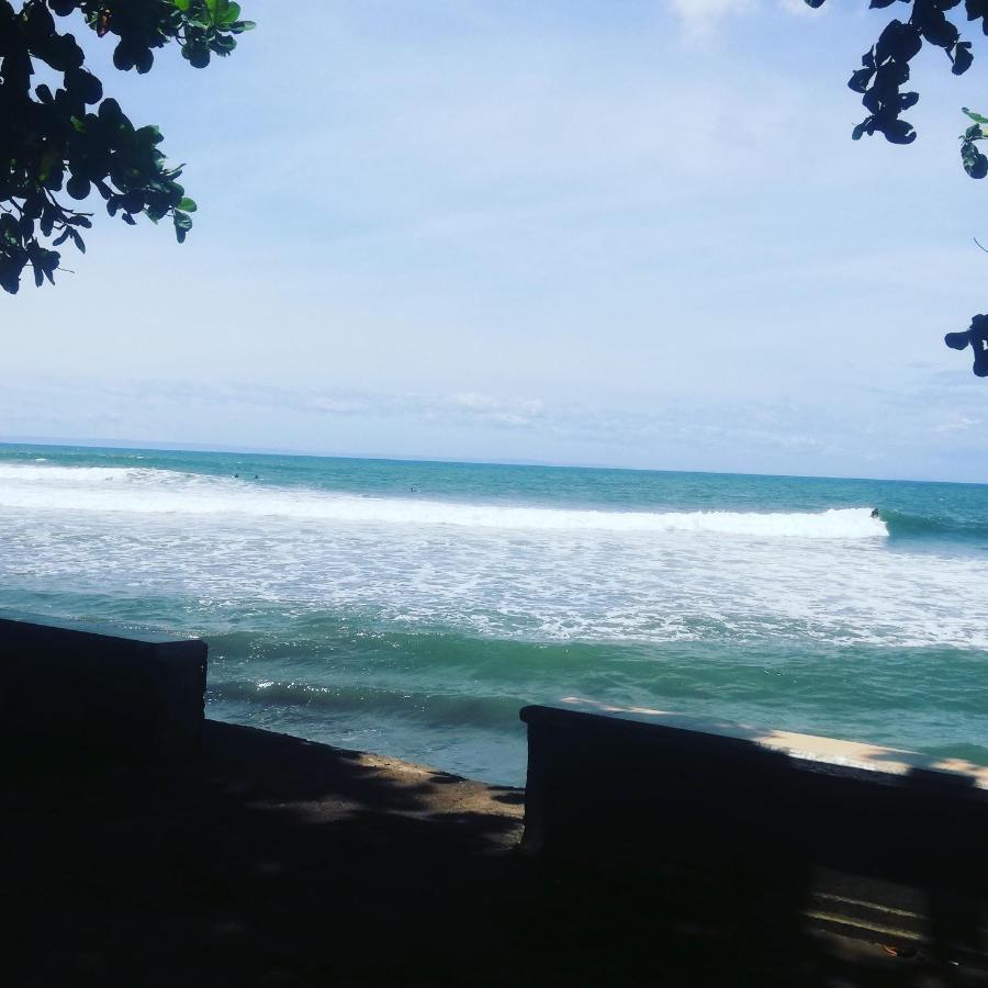 The Point Surfcamp Bali Hotel Pulukan Buitenkant foto